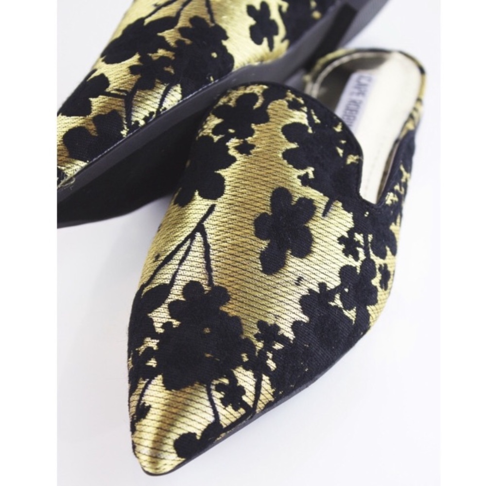 Bundle 2 pairs BNIB mules size 7.5